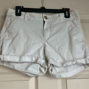 SO size 7 low rise MIDI white shorts